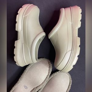 UGG CLOGS (Olive Green)